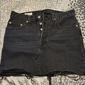 Levi’s Black Denim Button-Up Skirt raw hem size 27.  WS